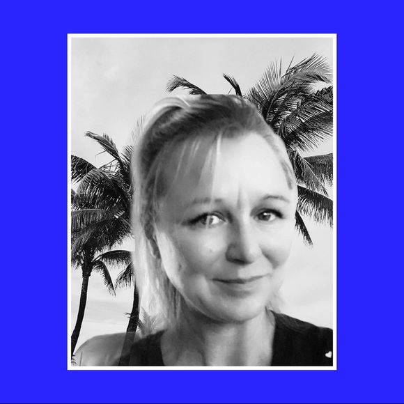 Poshmark Ambassador Jesse ⭐️ 5 Star Seller ⭐️ - Picture 13 of 16